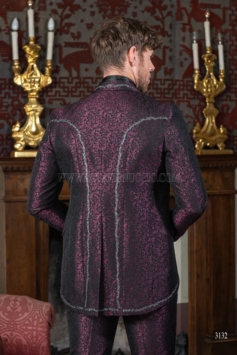Traje de novio gótico adamascado ciruela bordado plata 2