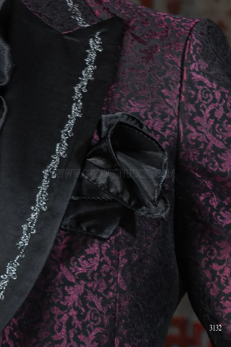 Traje de novio gótico adamascado ciruela bordado plata 7