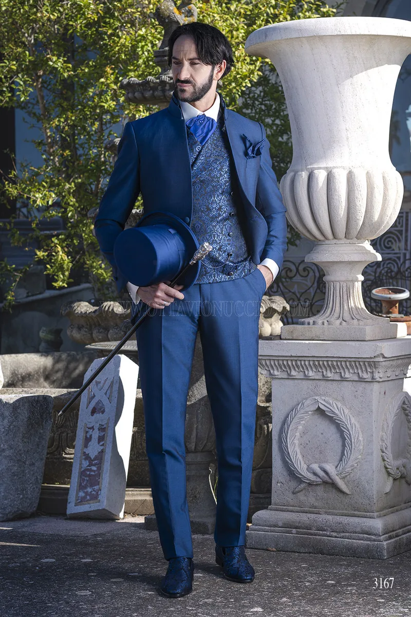 Abito Sposo Coreana Blu Royal con Gilet Damascato – Figura intera