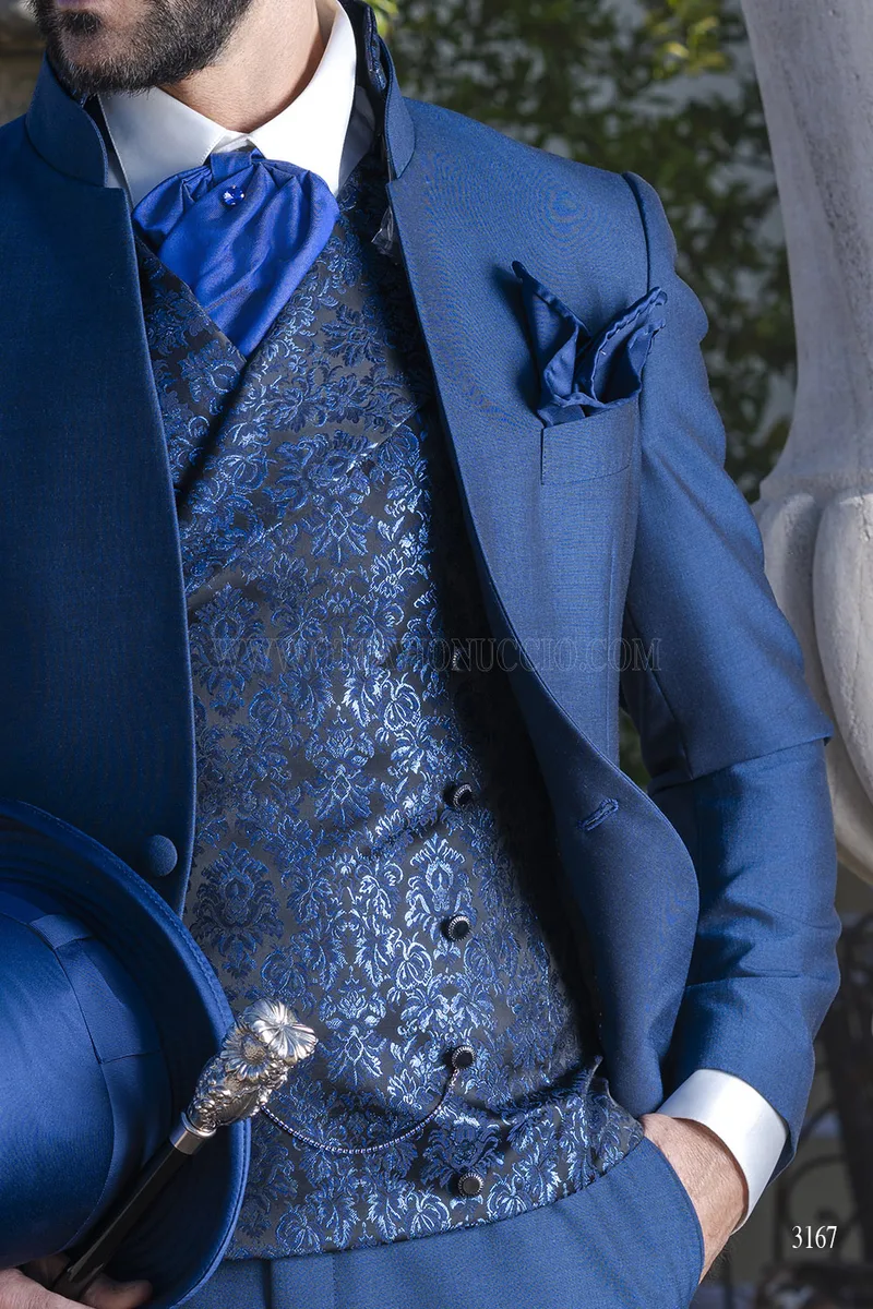 Abito Sposo Coreana Blu Royal con Gilet Damascato – Dettaglio