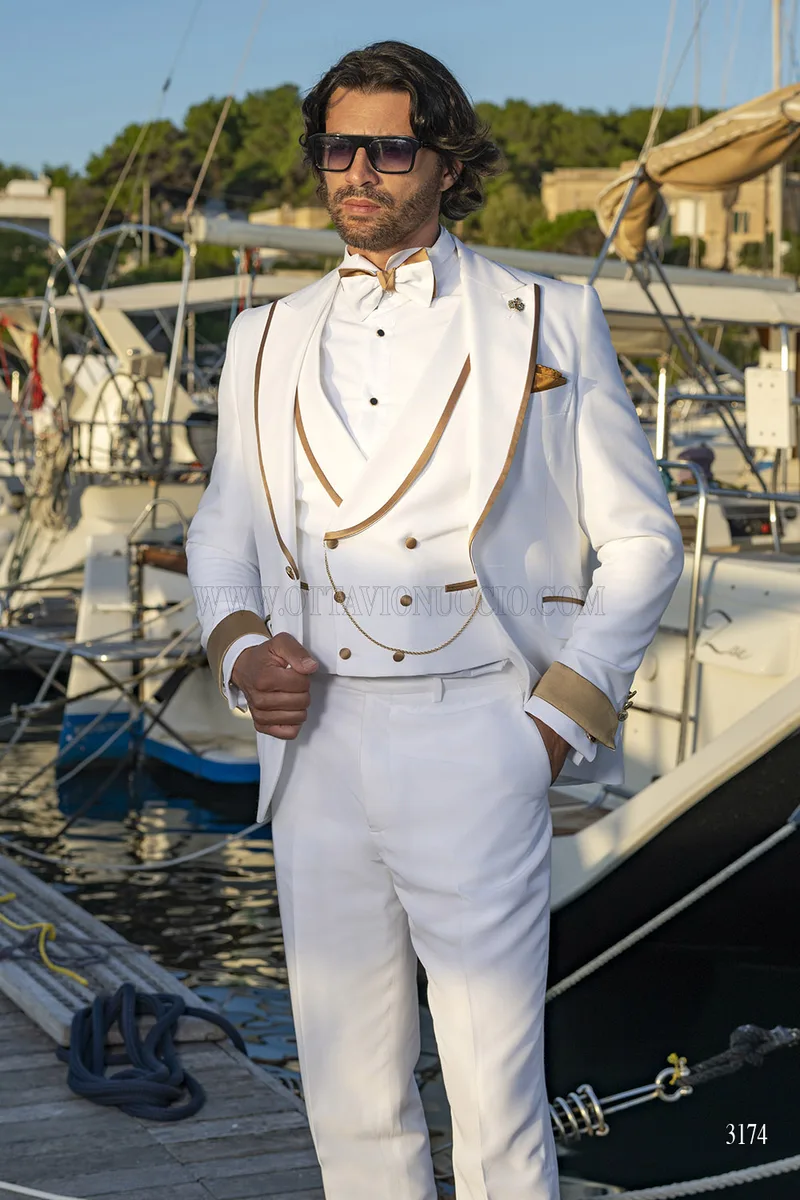 Traje de Ceremonia Hombre Blanco con Detalles Oro - Luxury Summer Edition – Plano americano