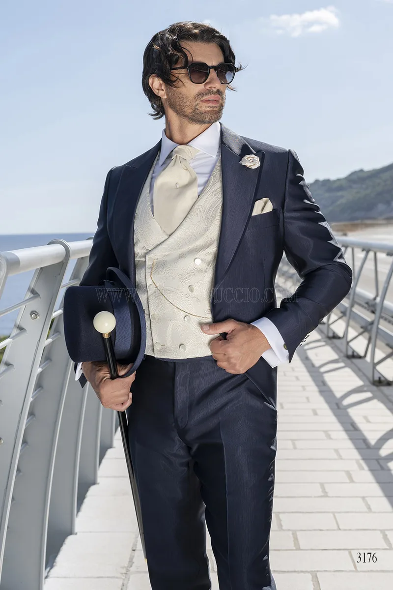 Tight Moderno Blu Notte – Eleganza Contemporanea da Sposo – Piano americano