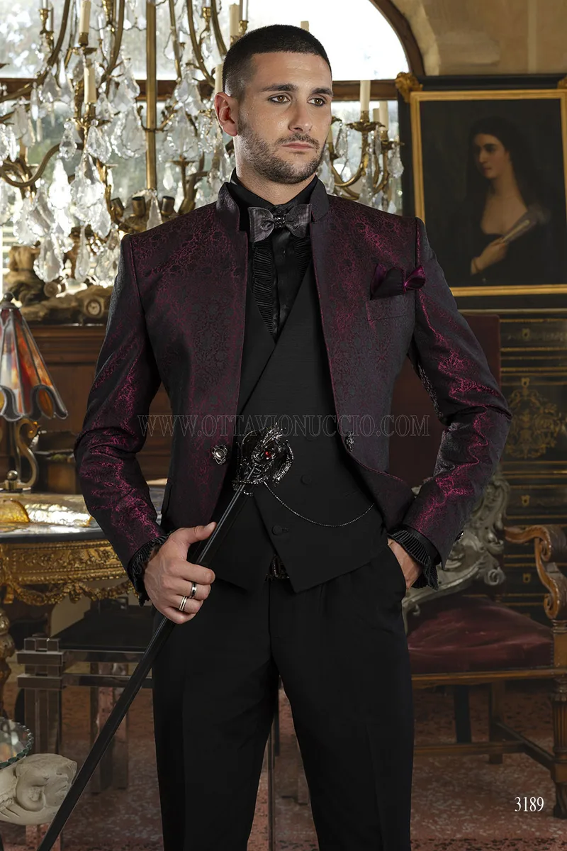 Abito da Cerimonia Uomo con Collo Coreano Damascato Bordeaux – Piano americano