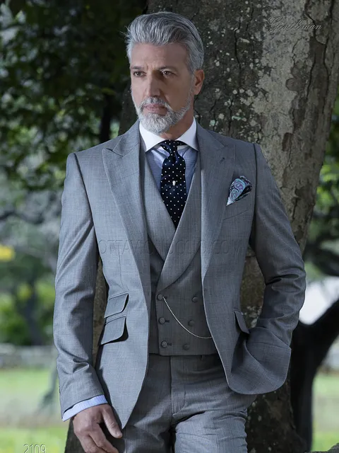 Men's classic formal suit in grey wool blend