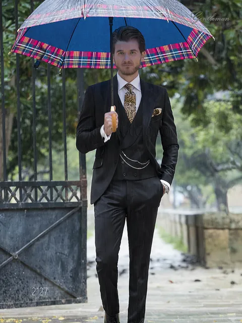 Elegant men's formal suit in black pure wool