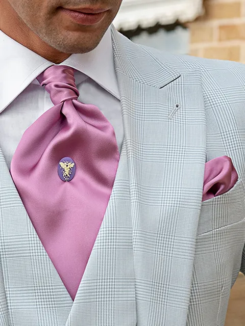 Cravat and handkerchief in pink satin