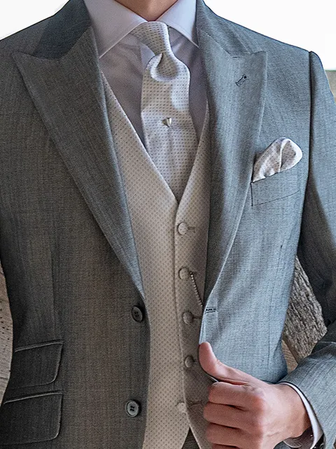 Waistcoat in pearl grey pure silk