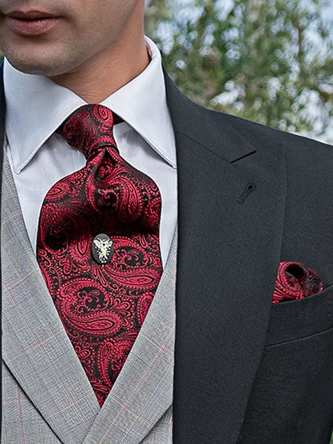 Cravat and Handkerchief in black paisley silk with red