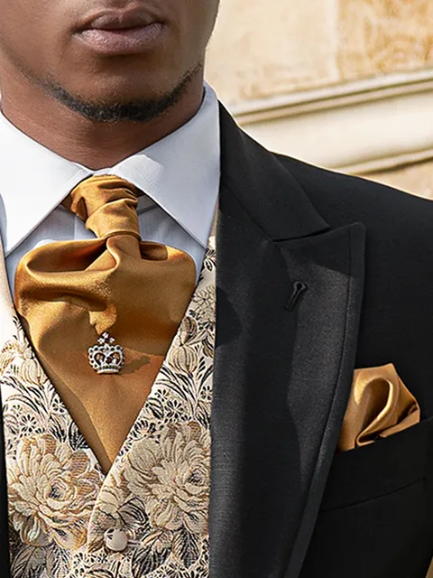 Ascot tie and handkerchief in gold satin