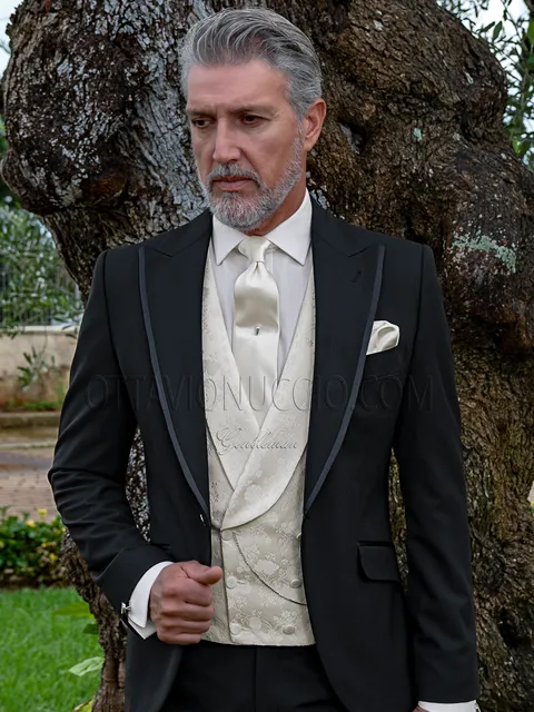 Fashion wedding groom suit in black wool blend