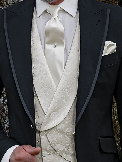 Double-breasted shawl waistcoat in white jacquard microfibre