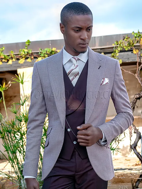 Suit with fashion groom jacket in burgundy houndstooth