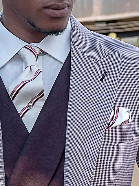 Tie and handkerchief in jacquard silk with stripes on white background