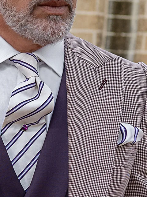 Tie and handkerchief in jacquard silk with purple stripes on white