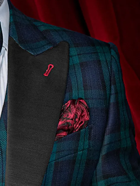 Handkerchief in black and red paisley silk