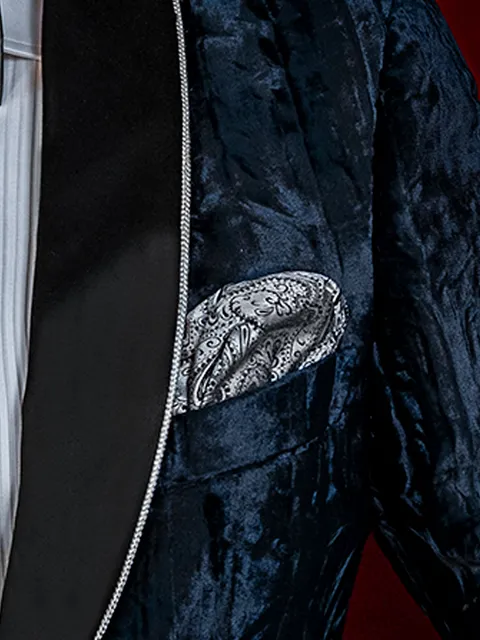 Handkerchief in white and black paisley silk