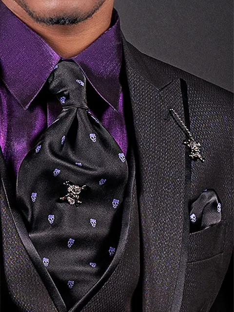 Self-tie cravat and handkerchief in black silk with purple skulls