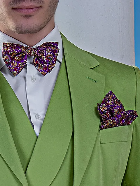 Nœud papillon et Pochette de costume en soie imprimé fantaisie à dominante violette