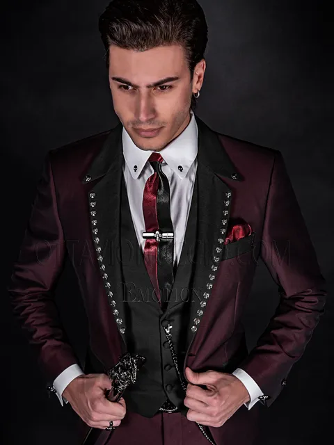 Abito uomo sposo hipster bordeaux con applicazione teschi