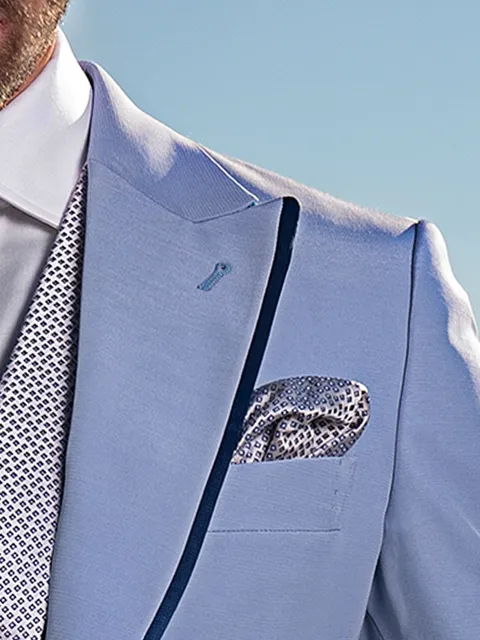 Handkerchief in white silk with blue patterns