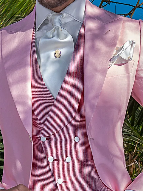 Asymmetric double-breasted shawl lapel waistcoat in red striped linen