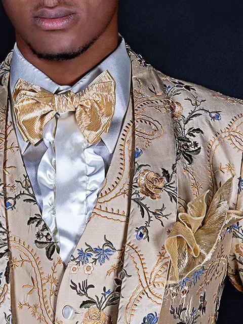 Bow tie and handkerchief in beige lace