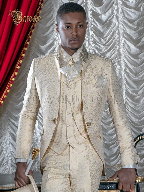 Groom suit with mandarin collar in white and gold brocade, baroque style weddings