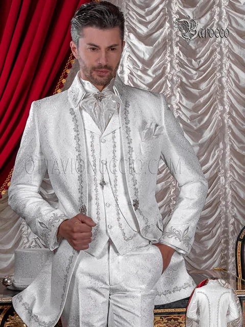 Vestito sposo uomo redingote broccato bianco con ricami argento