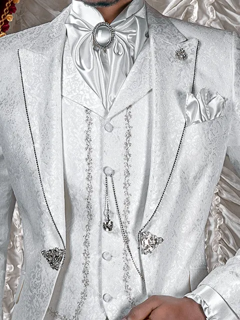 Waistcoat with lapel in white brocade with silver embroidery