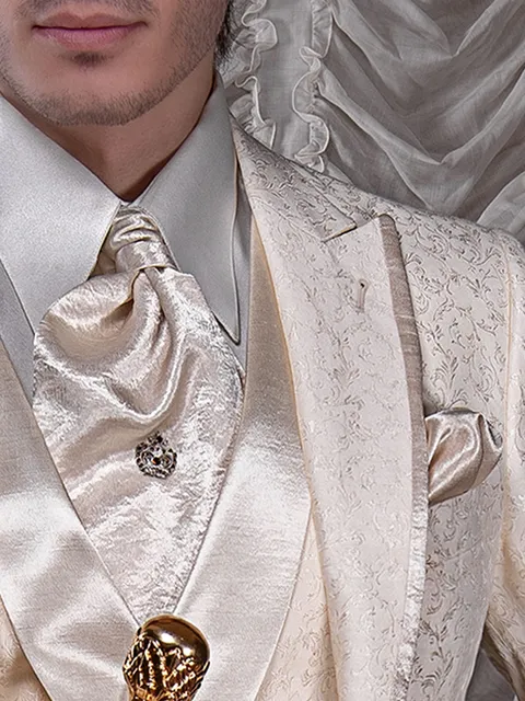 Ascot tie and handkerchief in beige crinkle-effect satin