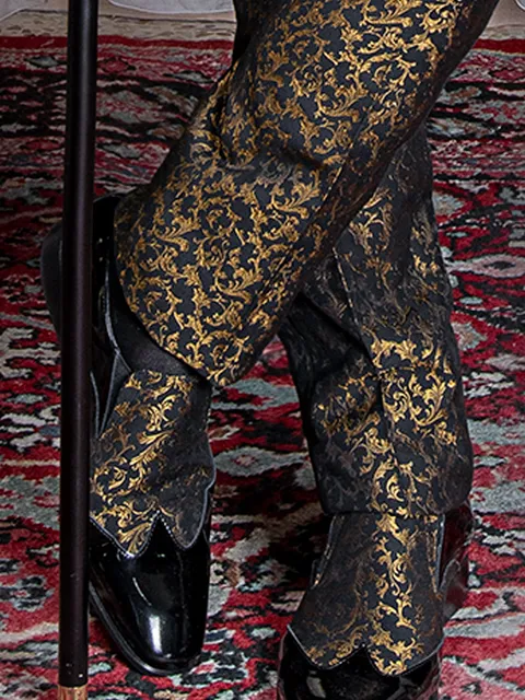 Two-tone shoe in black patent leather with black and gold insert