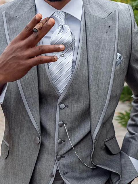 5-button waistcoat with contrasting piping