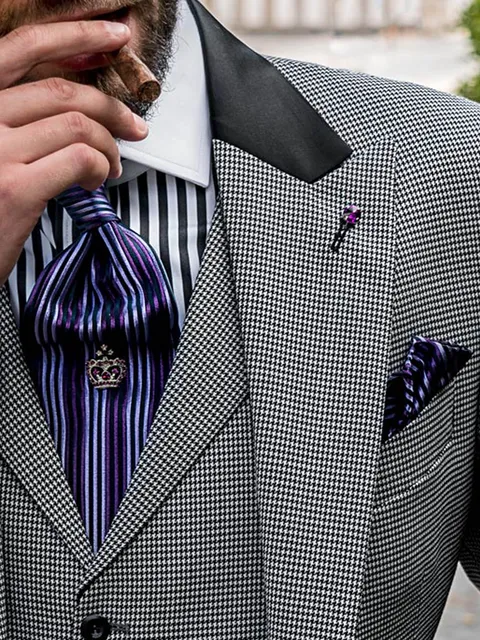 Tie and handkerchief in fine-striped silk
