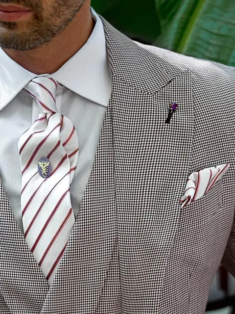 Tie and handkerchief in jacquard silk with stripes on white background