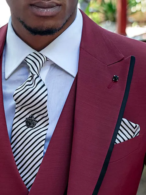 Tie and handkerchief in silk with black and white stripe pattern