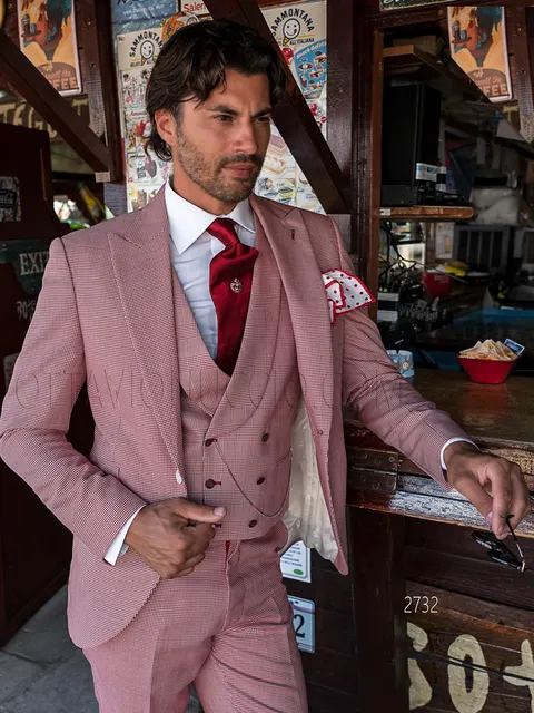 Men's vintage formal suit in houndstooth and double-breasted waistcoat