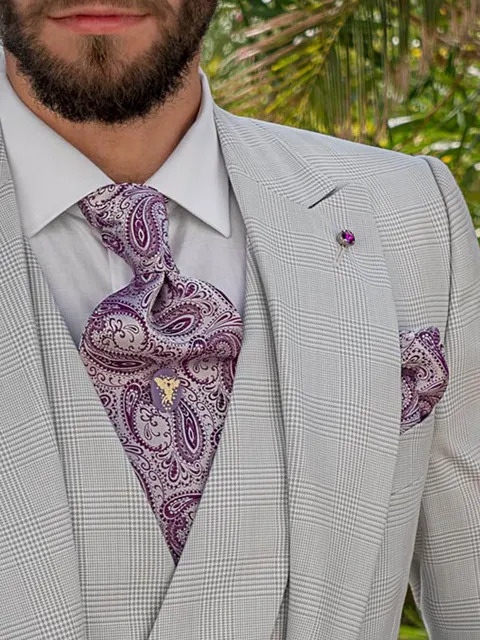 Cravat and Handkerchief in pearl grey paisley silk with fuchsia