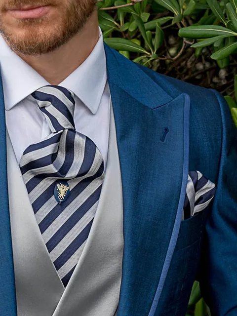 Cravat and handkerchief in blue and grey regimental silk