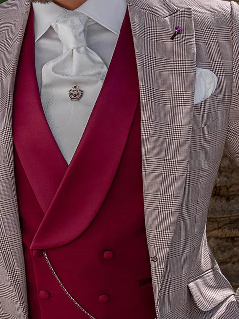 Double-breasted waistcoat in fuchsia with contrasting shawl collar