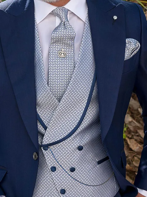Waistcoat double-breasted shawl lapel in pearl grey silk with piping