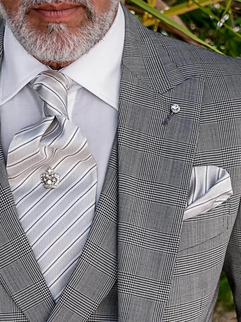 Self-tie cravat and Handkerchief in grey striped silk