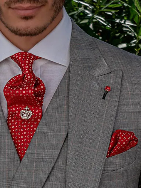 Tie and handkerchief in red silk with grey micro-patterns