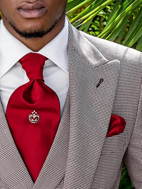Self-tie cravat and handkerchief in red satin