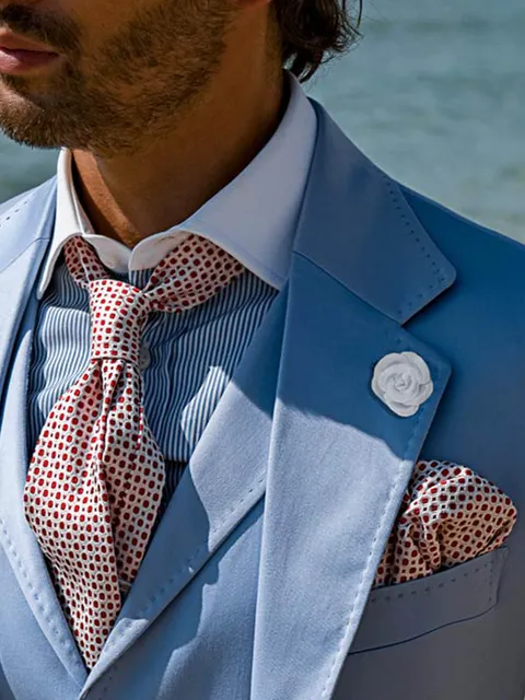 Tie and handkerchief in white silk with red pattern