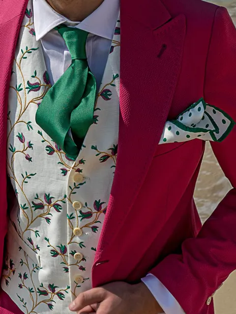 Waistcoat in white linen with floral embroidery in 3 colours