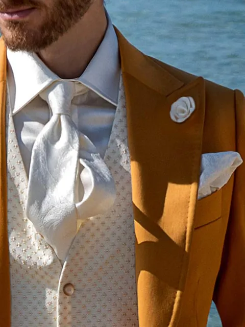 Tie and Handkerchief in natural white brocade