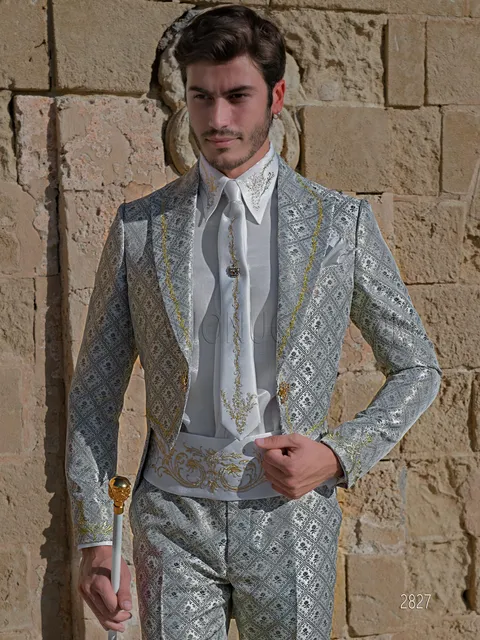 Formal tailcoat in ivory brocade with gold embroidery, princely style