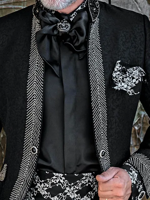 Knotted bow tie with Beethoven knot and handkerchief in black satin