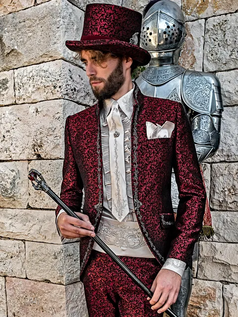 Redingote suit with mandarin collar in red damask embroidered in silver, Gothic style