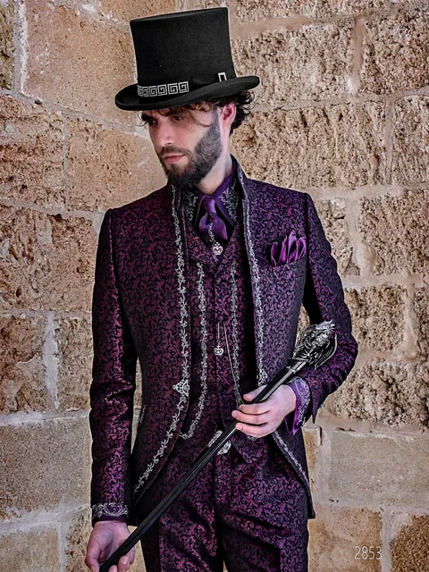 Complete suit in Gothic style, purple damask with silver-black embroidery